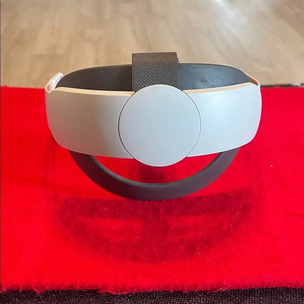 Oculus Quest 2 Elite Strap in White and Black
